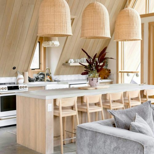 Cuisine design et salle à manger dans logement géré par conciergerie Airbnb AB Bienvenue